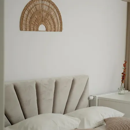 Stylowy W Odcieniach Bezu Balkon & Parking By Renters Apartment